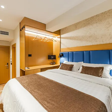 מלון Arbo Boutique 4*